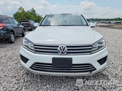 Piąte zdjęcie samochodu w środku: 2015 VOLKSWAGEN TOUAREG VIN:WVGEP9BP7FD007704 - miniatura