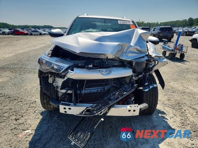 Piąte zdjęcie samochodu w środku: 2016 TOYOTA 4RUNNER SR5 VIN:JTEZU5JR1G5137916 - miniatura