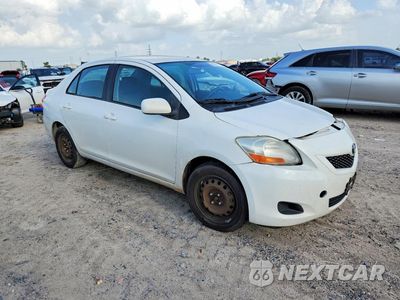 Czwarte zdjęcie samochodu z boku: 2009 TOYOTA YARIS BASE VIN:JTDBT903491345182 - miniatura