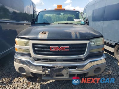 Piąte zdjęcie samochodu w środku: 2004 GMC NEW SIERRA C3500 VIN:1GDJC34U24E285170 - miniatura