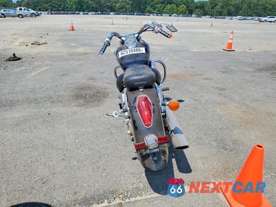 Czwarte zdjęcie samochodu z boku: 2006 HONDA VT750 C VIN:JH2RC50106M200048 - miniatura