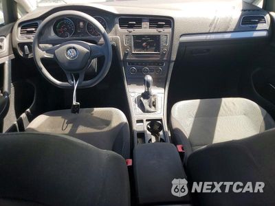 Zdjęcie 8 z 12 samochodu: 2016 VOLKSWAGEN E-GOLF SE VIN:WVWKP7AUXGW915783 - miniatura