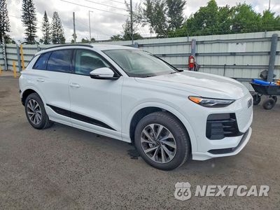 Czwarte zdjęcie samochodu z boku: 2025 AUDI Q6 E-TRON PREMIUM VIN:WA114BGF5SA052794 - miniatura