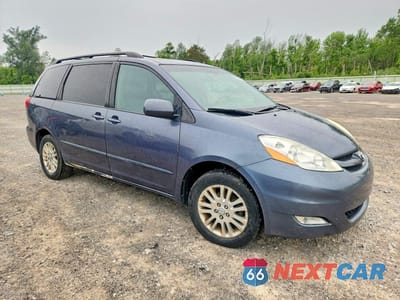 Czwarte zdjęcie samochodu z boku: 2008 TOYOTA SIENNA XLE VIN:5TDBK22C88S015831 - miniatura