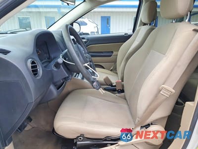 Zdjęcie 7 z 13 samochodu: 2014 JEEP COMPASS SPORT VIN:1C4NJCBB8ED539520 - miniatura