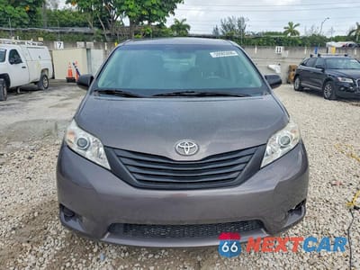 Piąte zdjęcie samochodu w środku: 2012 TOYOTA SIENNA BASE 7-PASSENGER VIN:5TDZK3DC9CS181821 - miniatura