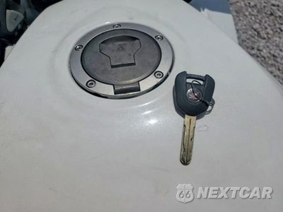 Zdjęcie 8 z 9 samochodu: 2014 HONDA VFR800 F VIN:JH2RC7915EK000355 - miniatura