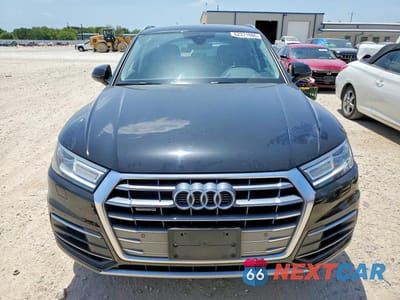Piąte zdjęcie samochodu w środku: 2020 AUDI Q5 PREMIUM VIN:WA1ANAFY4L2062478 - miniatura