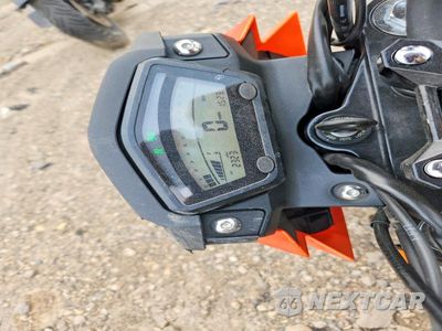 Zdjęcie 7 z 9 samochodu: 2023 DUCATI 696 ABS VIN:LXAPKRPD7PX000002 - miniatura