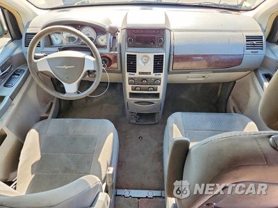 Zdjęcie 8 z 14 samochodu: 2010 CHRYSLER TOWN & COUNTRY LX VIN:2A4RR4DE5AR452229 - miniatura