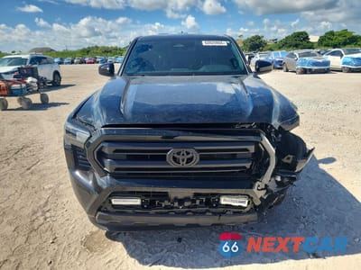 Piąte zdjęcie samochodu w środku: 2025 TOYOTA TACOMA SR5 VIN:3TMKB5FNXSM042341 - miniatura