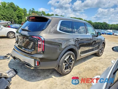 Trzecie zdjęcie samochodu z tyłu: 2023 KIA TELLURIDE EX VIN:5XYP3DGC8PG402138 - miniatura