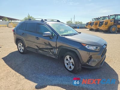 Czwarte zdjęcie samochodu z boku: 2021 TOYOTA RAV4 XLE VIN:2T3W1RFVXMC156516 - miniatura