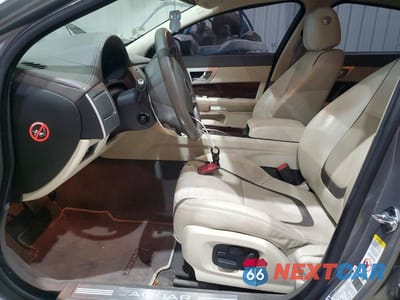 Zdjęcie 7 z 12 samochodu: 2014 JAGUAR XF VIN:SAJWJ0EF5E8U09688 - miniatura