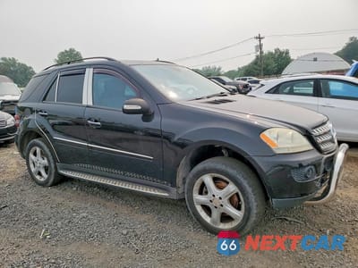 Czwarte zdjęcie samochodu z boku: 2008 MERCEDES-BENZ ML 350 VIN:4JGBB86E48A343240 - miniatura