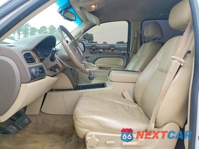 Zdjęcie 7 z 14 samochodu: 2011 CHEVROLET TAHOE C1500 LT VIN:1GNSCBE05BR336415 - miniatura