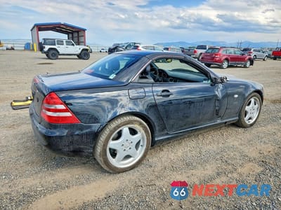 Trzecie zdjęcie samochodu z tyłu: 1999 MERCEDES-BENZ SLK 230 KOMPRESSOR VIN:WDBKK47F5XF095715 - miniatura