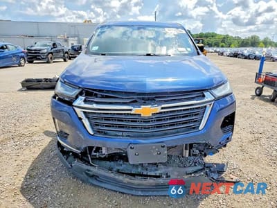 Piąte zdjęcie samochodu w środku: 2022 CHEVROLET TRAVERSE LS VIN:1GNERFKW7NJ119687 - miniatura