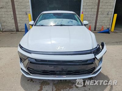 Piąte zdjęcie samochodu w środku: 2025 HYUNDAI SONATA HYBRID SEL VIN:KMHL34JJ8SA104697 - miniatura