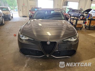 Piąte zdjęcie samochodu w środku: 2017 ALFA ROMEO GIULIA TI Q4 VIN:ZARFAEENXH7542322 - miniatura