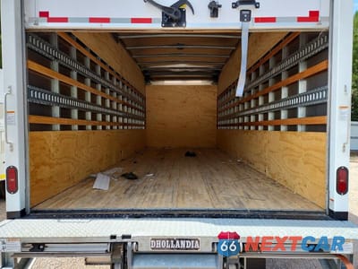 Zdjęcie 10 z 12 samochodu: 2021 ISUZU NPR HD BOX TRUCK VIN:54DC4W1D2MS209655 - miniatura