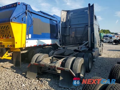 Trzecie zdjęcie samochodu z tyłu: 2015 VOLVO VNL SEMI TRUCK VIN:4V4NC9EH2FN190349 - miniatura