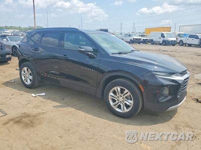 Czwarte zdjęcie samochodu z boku: 2019 CHEVROLET BLAZER 1LT VIN:3GNKBBRA9KS613294 - miniatura