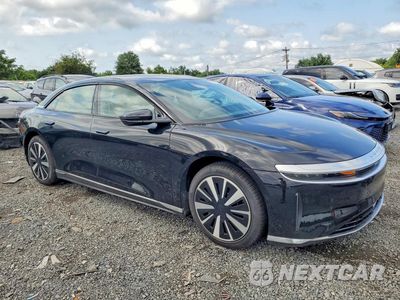 Czwarte zdjęcie samochodu z boku: 2025 LUCID MOTORS AIR PURE VIN:50EA1PGA6SA003129 - miniatura