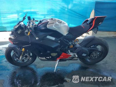 Trzecie zdjęcie samochodu z tyłu: 2023 DUCATI PANIGALE V4S VIN:ZDMDAGWW1PB003950 - miniatura