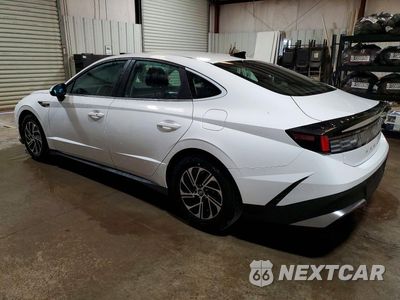 Drugie zdjęcie samochodu z przodu: 2026 HYUNDAI SONATA HYBRID BLUE VIN:KMHL24JJ6TA160884 - miniatura