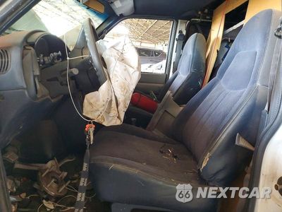 Zdjęcie 7 z 12 samochodu: 2000 GMC SAFARI XT VIN:1GTDM19W8YB507022 - miniatura