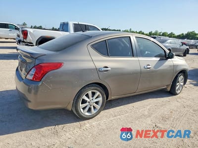 Trzecie zdjęcie samochodu z tyłu: 2015 NISSAN VERSA 1.6 SL VIN:3N1CN7AP7FL800232 - miniatura