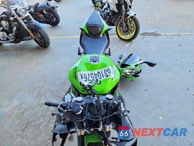 Piąte zdjęcie samochodu w środku: 2021 KAWASAKI ZX636 K VIN:JKBZXJG12MA016682 - miniatura