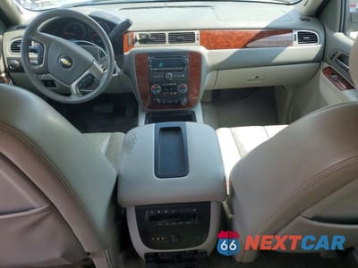 Zdjęcie 8 z 12 samochodu: 2011 CHEVROLET SUBURBAN K1500 LT VIN:1GNSKJE35BR336180 - miniatura