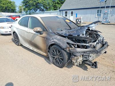 Czwarte zdjęcie samochodu z boku: 2021 TOYOTA CAMRY SE VIN:4T1G11AK0MU467625 - miniatura