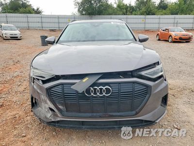 Piąte zdjęcie samochodu w środku: 2022 AUDI E-TRON PREMIUM VIN:WA1AAAGE6NB012331 - miniatura