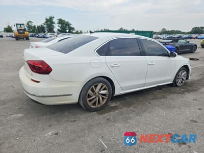 Trzecie zdjęcie samochodu z tyłu: 2018 VOLKSWAGEN PASSAT SE VIN:1VWBA7A35JC003514 - miniatura