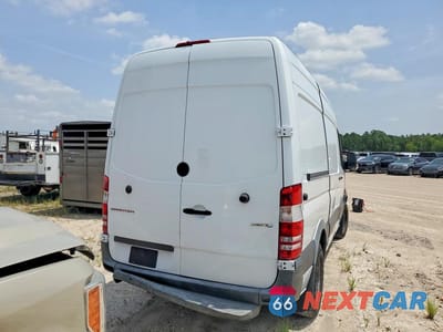 Zdjęcie 6 z 13 samochodu: 2018 MERCEDES-BENZ SPRINTER 2500 VIN:WD3PE7CD2JP607236 - miniatura