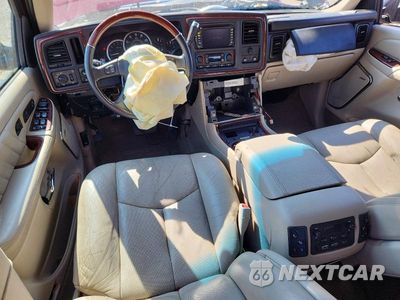 Zdjęcie 8 z 13 samochodu: 2004 CADILLAC ESCALADE ESV VIN:3GYFK66N84G285729 - miniatura