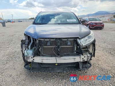 Piąte zdjęcie samochodu w środku: 2018 TOYOTA HIGHLANDER HYBRID XLE VIN:5TDJGRFH3JS048477 - miniatura