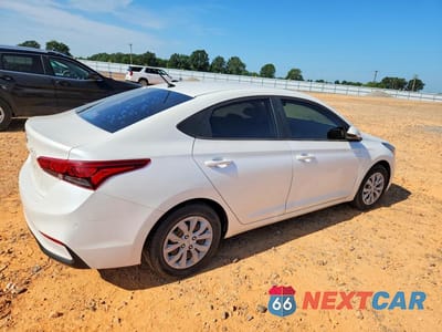 Trzecie zdjęcie samochodu z tyłu: 2019 HYUNDAI ACCENT SE VIN:3KPC24A3XKE058196 - miniatura