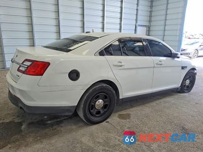 Trzecie zdjęcie samochodu z tyłu: 2017 FORD TAURUS POLICE INTERCEPTOR VIN:1FAHP2MK5HG119905 - miniatura