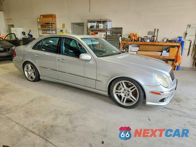 Czwarte zdjęcie samochodu z boku: 2006 MERCEDES-BENZ E 55 AMG VIN:WDBUF76J26A953769 - miniatura