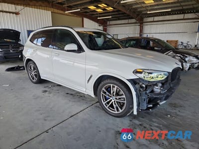 Czwarte zdjęcie samochodu z boku: 2018 BMW X3 XDRIVEM40I VIN:5UXTS3C56JLA45901 - miniatura