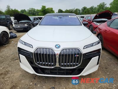 Piąte zdjęcie samochodu w środku: 2024 BMW I7 M70 VIN:WBY83EH02RCP67211 - miniatura