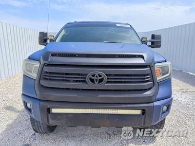 Piąte zdjęcie samochodu w środku: 2014 TOYOTA TUNDRA CREWMAX SR5 VIN:5TFEY5F11EX148961 - miniatura