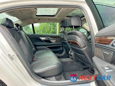 Zdjęcie 7 z 10 samochodu: 2021 BMW 750 XI VIN:WBA7U2C03MCG37401 - miniatura