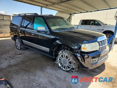Czwarte zdjęcie samochodu z boku: 2008 LINCOLN NAVIGATOR VIN:5LMFU28558LJ08899 - miniatura