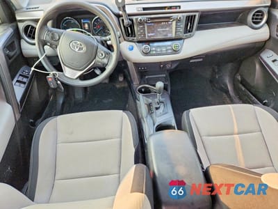 Zdjęcie 8 z 12 samochodu: 2018 TOYOTA RAV4 HYBRID LE VIN:JTMRJREV5JD238837 - miniatura