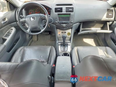 Zdjęcie 8 z 12 samochodu: 2003 HONDA ACCORD EX VIN:1HGCM66823A065319 - miniatura